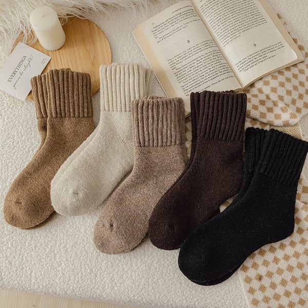 🔥(5 Pairs)Complete Your Comfort: Pair Your New Boots with the Cosiest Winter Socks!